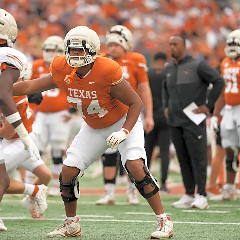 Texas LT Trevor Goosby suffered bone bruise in left knee