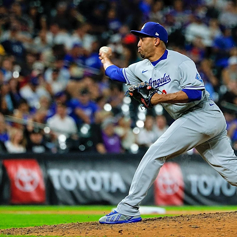 Edwin Díaz back on injured list with neck inflammation