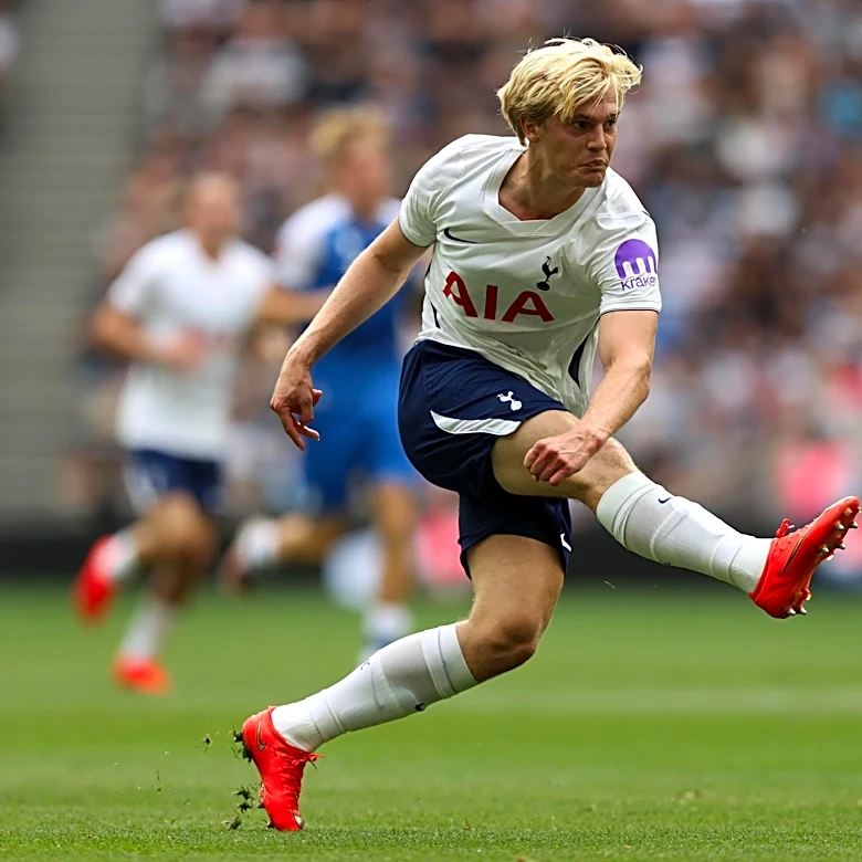 Tottenham Sets Lucas Bergvall Price as Newcastle Prepares Improved Bid: Report