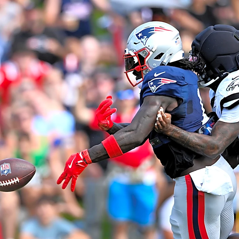 A.J. Brown didn’t speak with Jalen Hurts or DeVonta Smith during Eagles-Patriots practice