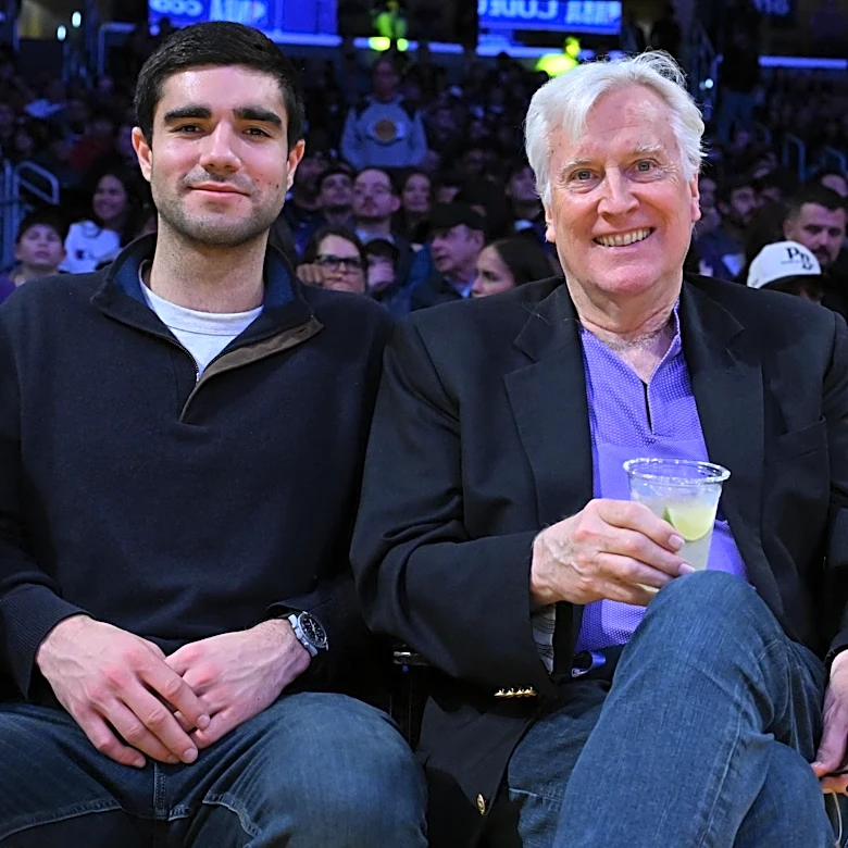 The Lakers got out of the Mark Walter business right on time