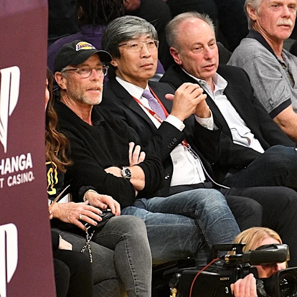 Lakers minority owner Patrick Soon-Shiong not selling ownership stake