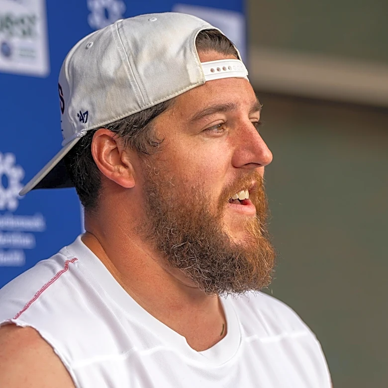Contract details for Patriots free agency signing Greg Van Roten