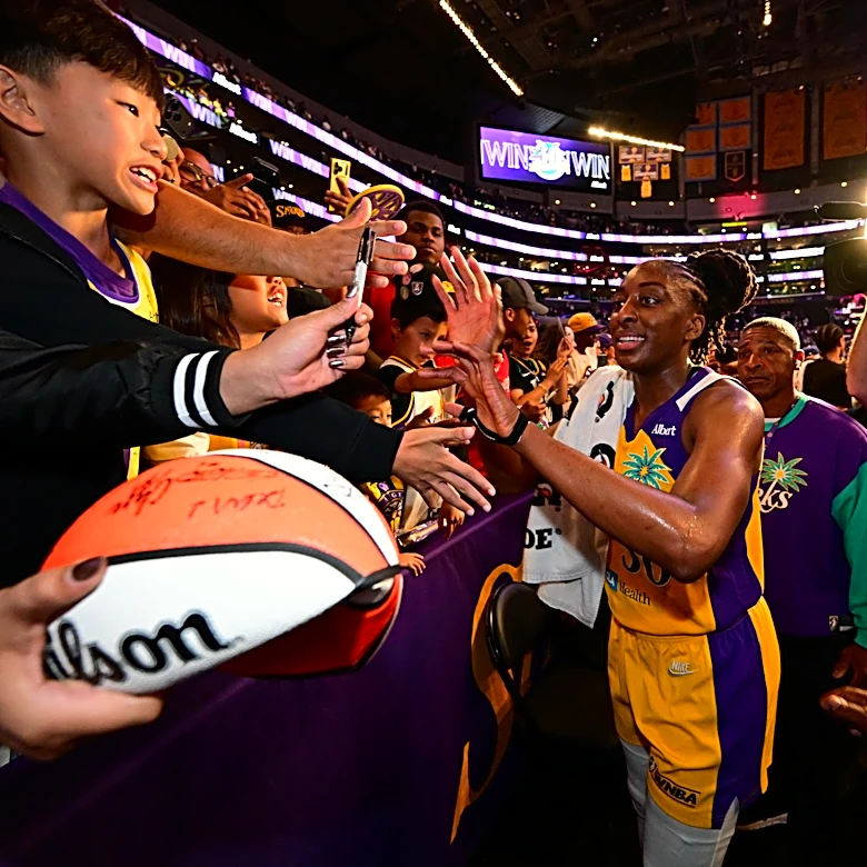 What should fans expect if owner Mark Walter also ends up selling the Los Angeles Sparks?