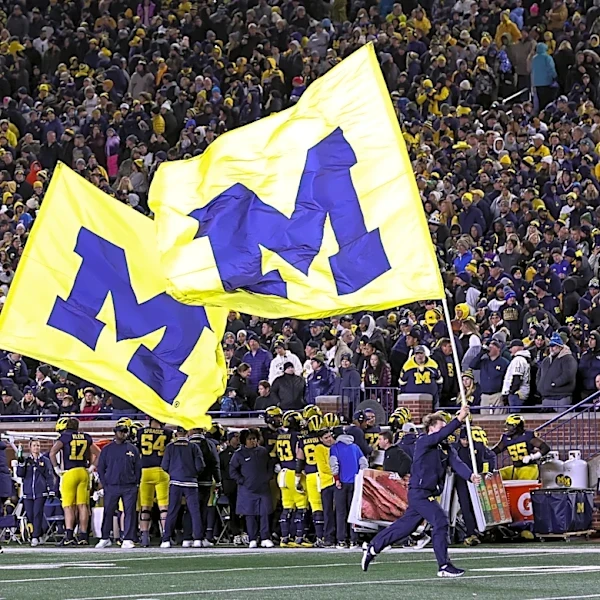 Michigan Football freshman OL suffers season-ending injury in fall camp