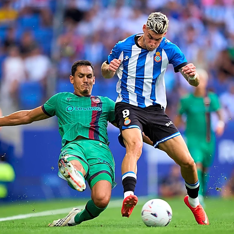 Scouting Espanyol: Set-pieces and Roberto Fernández