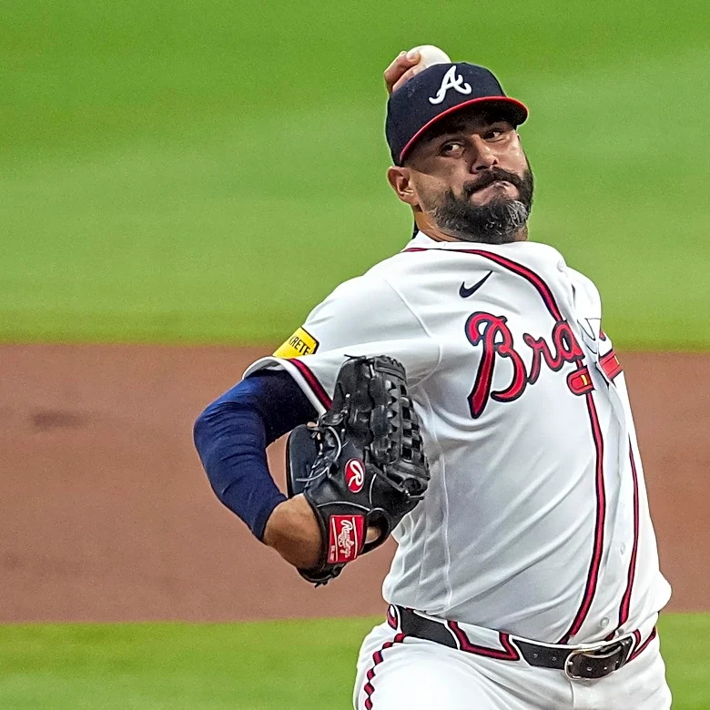 Braves send Martín Pérez to mound hoping to stop bleeding vs. Brewers