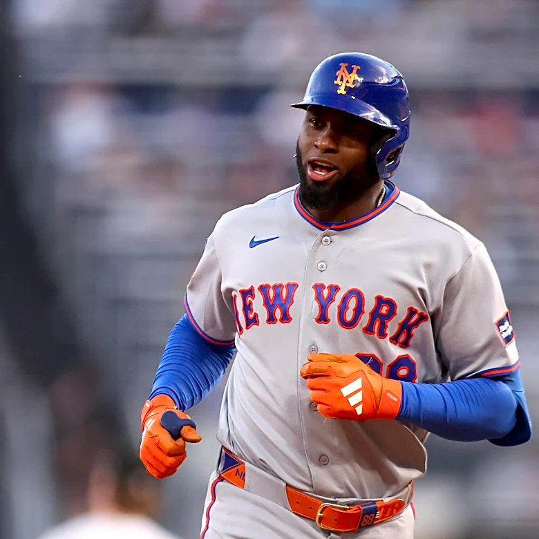 Luis Robert Jr. quiets Chicago boos with two home runs in Mets victory