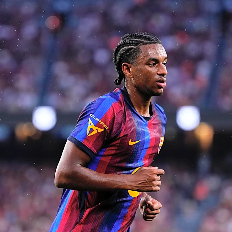Alejandro Balde left out of Barcelona squad for La Liga opener against Elche