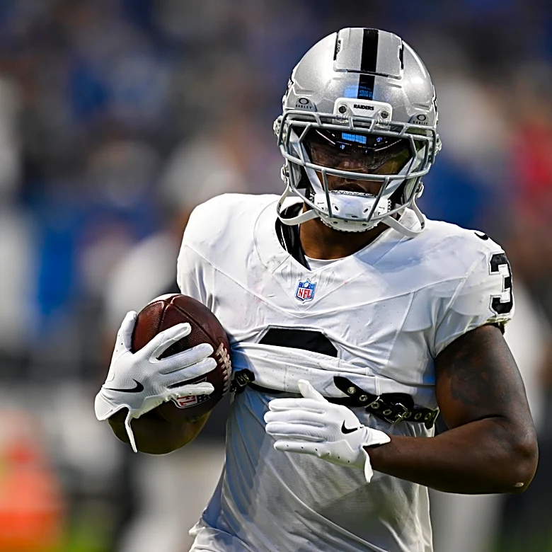 Saints trade LB Deion Jones for RB Zamir White