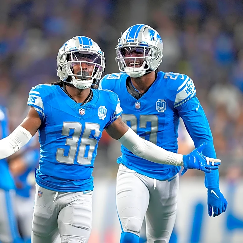 Rams place 2 on IR, sign 2 more to the roster