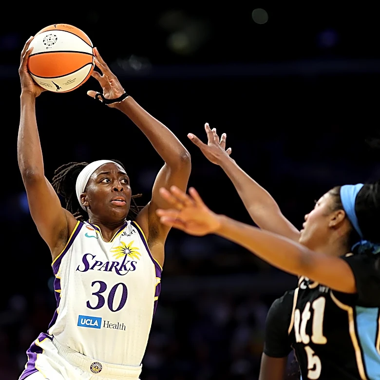 Nneka Ogwumike’s big night not enough for Sparks in loss to Dream