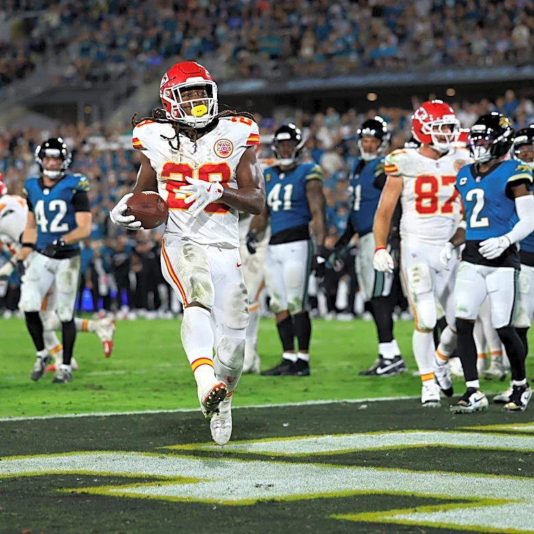 Detroit Lions host RB Kareem Hunt, try out two cornerbacks
