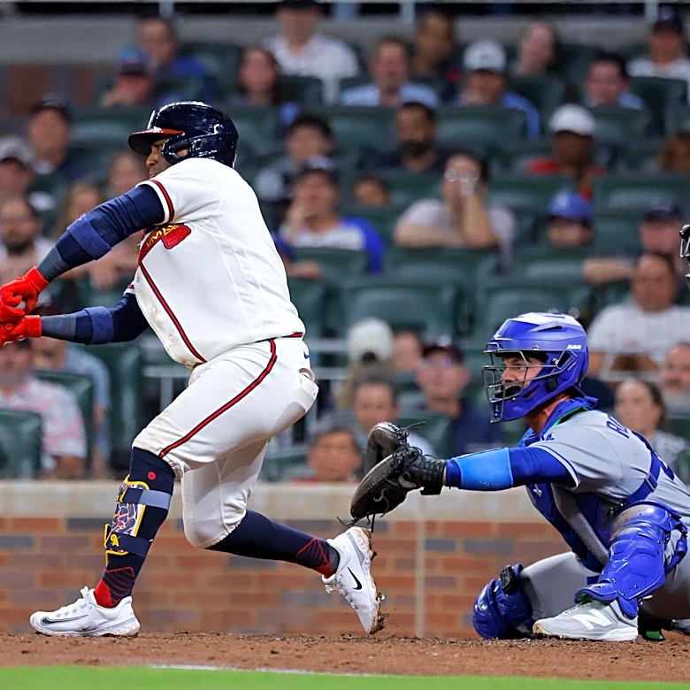 Braves find enough grass to manufacture 4-3 win over Dodgers