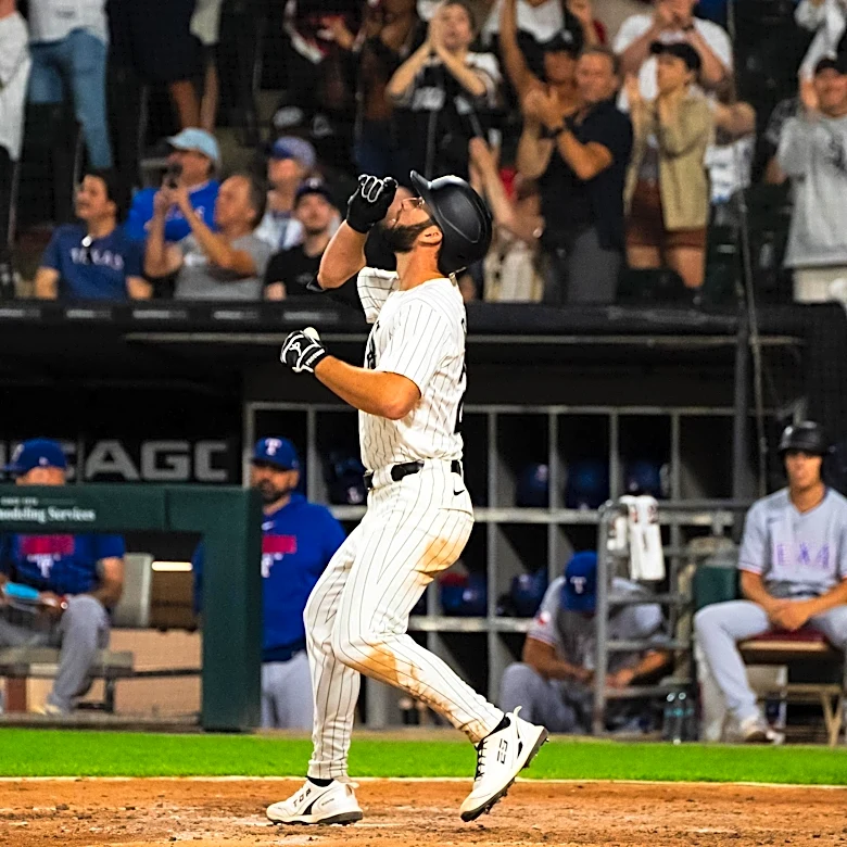 White Sox outlast Rangers in South Side slugfest, 11-7