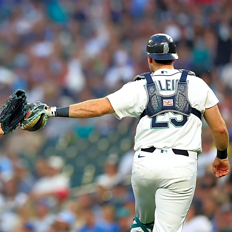 Kirby, Cal Vintage in Auspicious Mariners Win