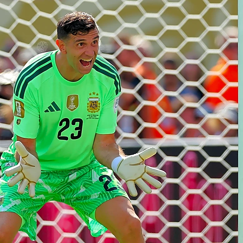 Chelsea, Aston Villa ‘in talks’ over Emiliano Martínez transfer — reports