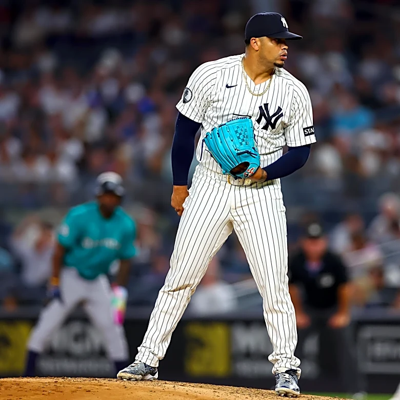 Yankees send Fernando Cruz to IL, sign Michael Fulmer