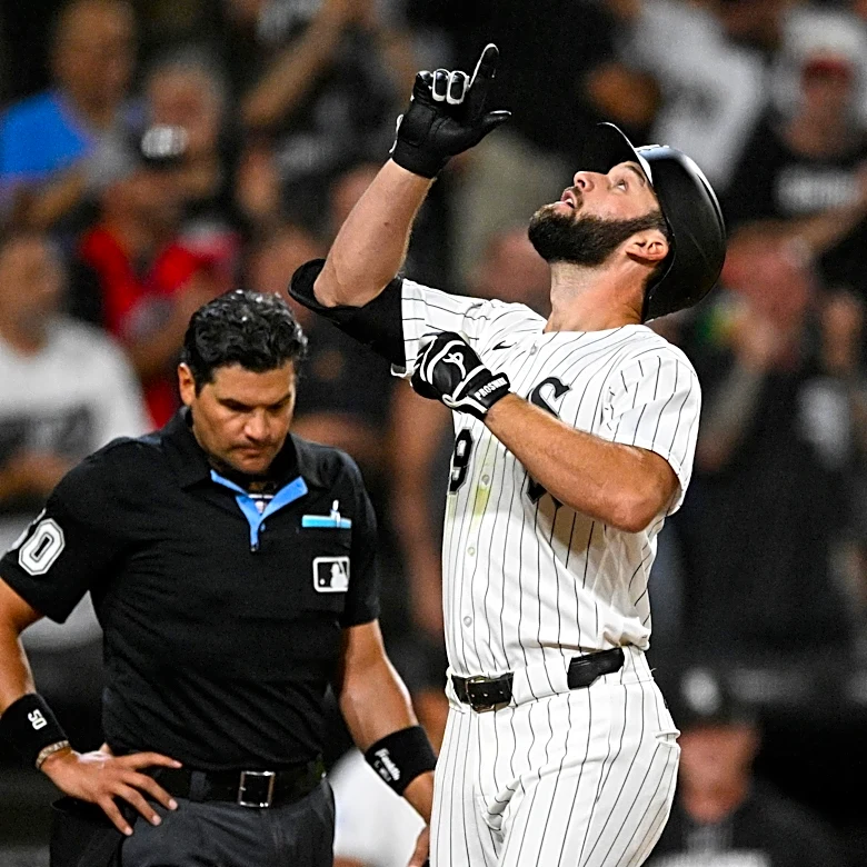 Banana Bonds powers White Sox past Rangers, 10-4