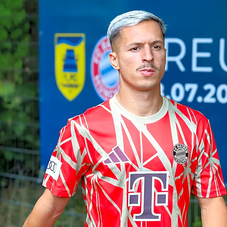 Official: Bayern Munich loans out Bryan Zaragoza to Espanyol