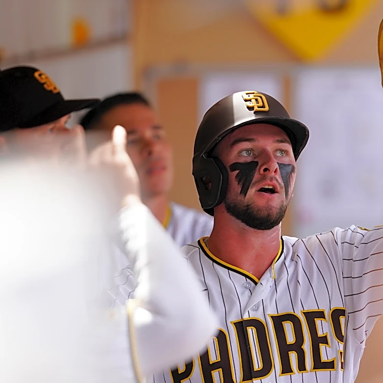 Padres cling to final playoff spot