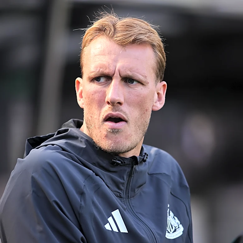 Dan Burn Reveals Injury Timeline as Newcastle Gets Captain’s Surgery Update