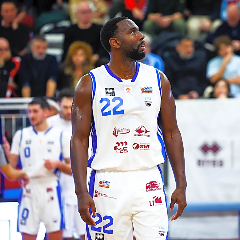 Dustin Hogue signs with Crifo Wines Ruvo di Puglia
