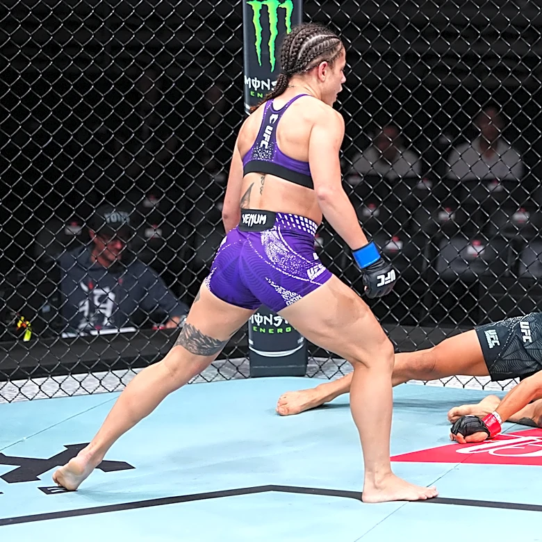 UFC Shanghai video: Julia Polastri flattens Xiong Jingnan with brutal head-kick knockout