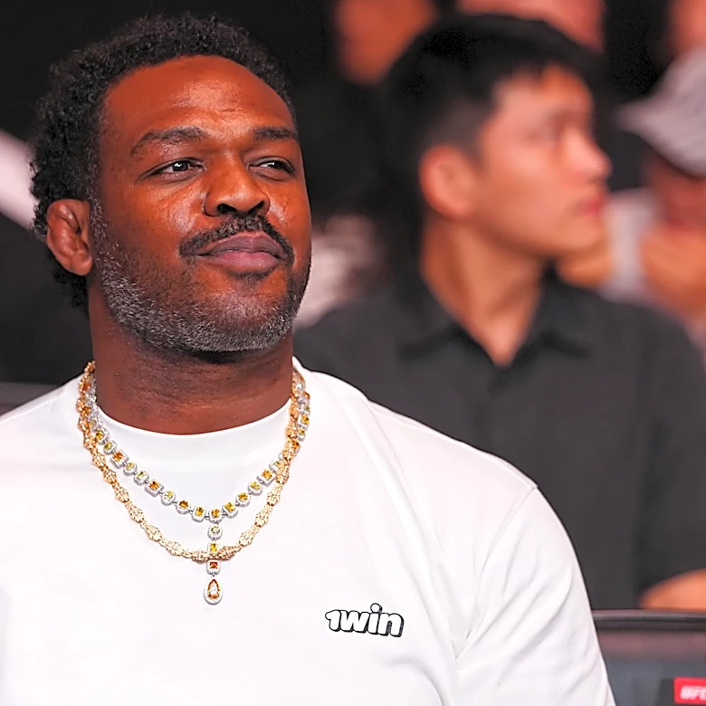 Video! Song Yadong exits cage to celebrate with shocked Jon Jones after wild upset over Umar Nurmagomedov | UFC Shanghai