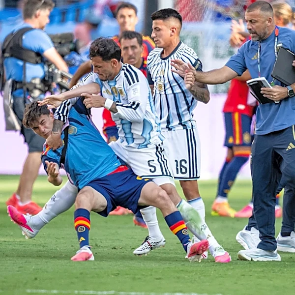 ‘Gavi punched me’ – Leandro Paredes complains about 10-match ban for World Cup final brawl
