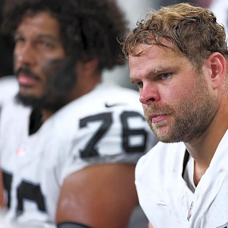 Raiders trade offensive lineman to jets