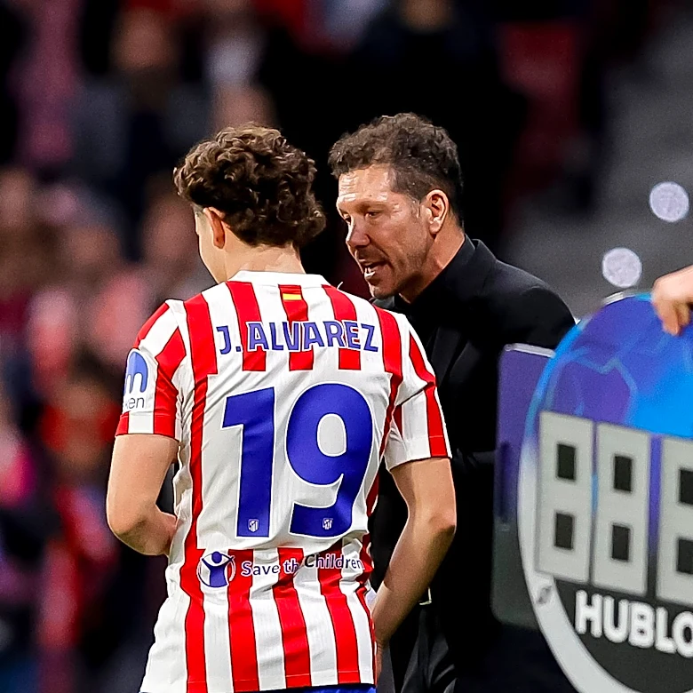 ‘Diego Simeone can’t even look at him’ – Atletico boss ‘absolutely furious’ with Julian Alvarez over Barcelona transfer talk