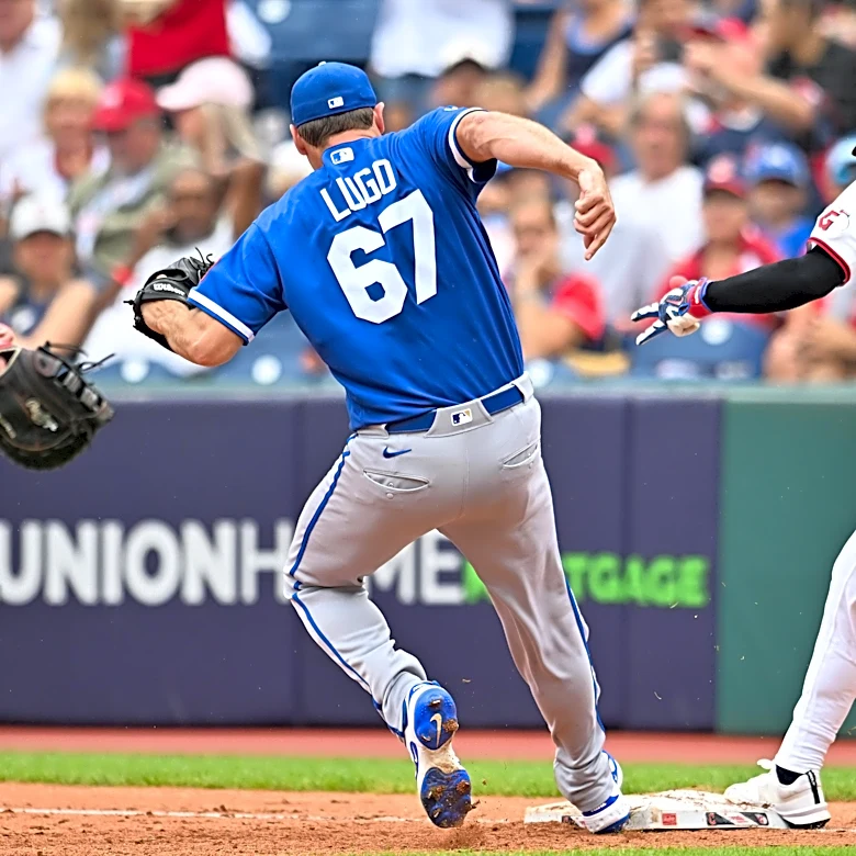 Guardians dismantle Royals to end road trip