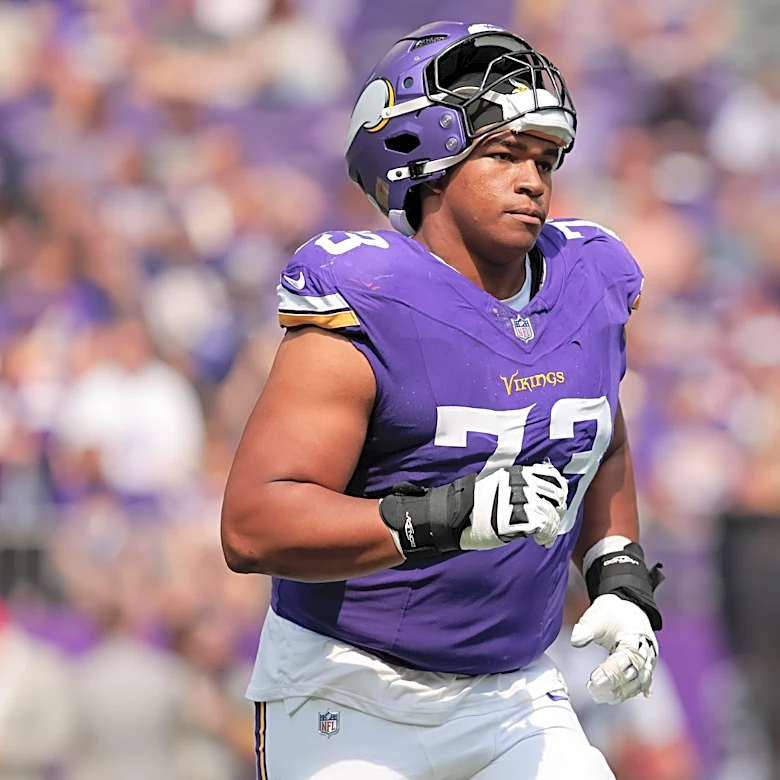 Patriots add offensive lineman via trade with Vikings