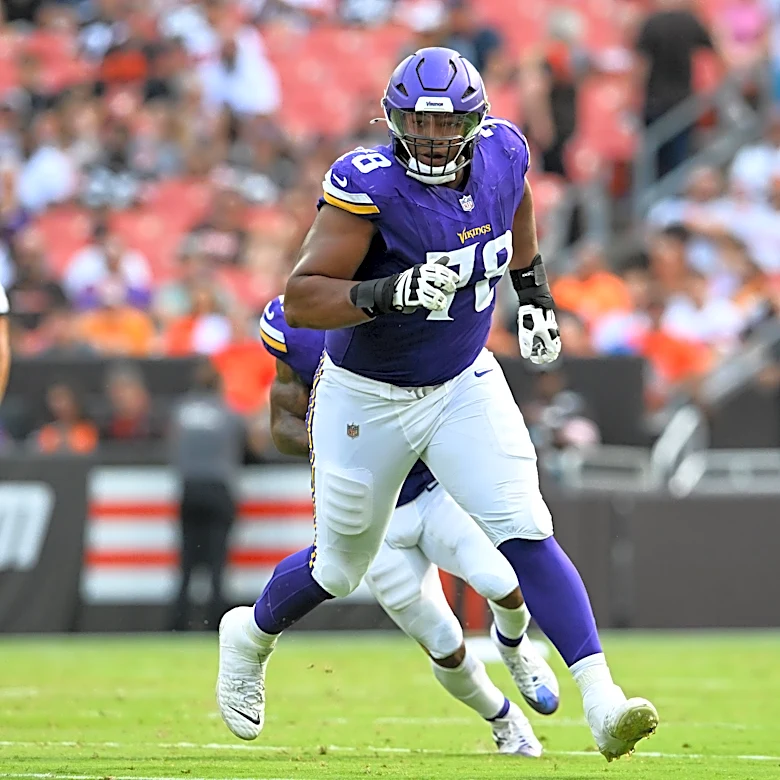 Instant grade for Walter Rouse trade between Patriots and Vikings