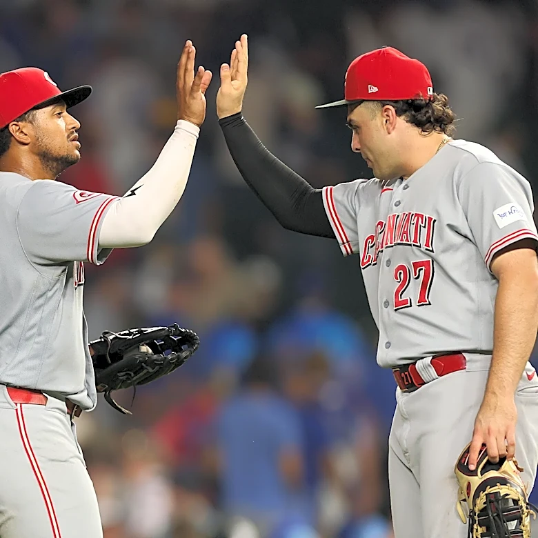 Reds blast four homers in 7-5 win over Cubs on Sunday Night Baseball