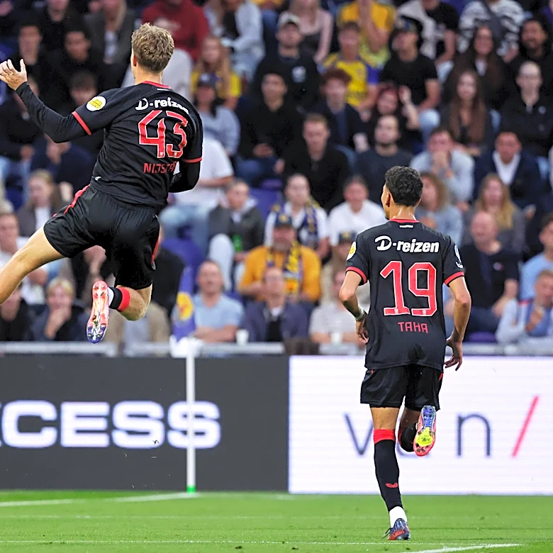 WATCH: Barcelona target Ruud Nijstad scores stunner in FC Twente win