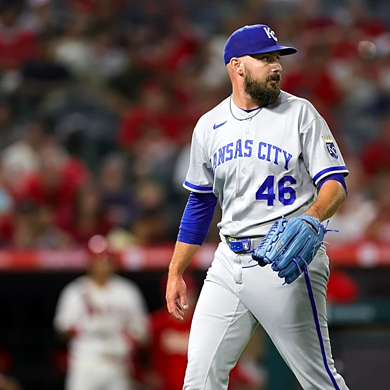 Yankees claim John Schreiber off waivers