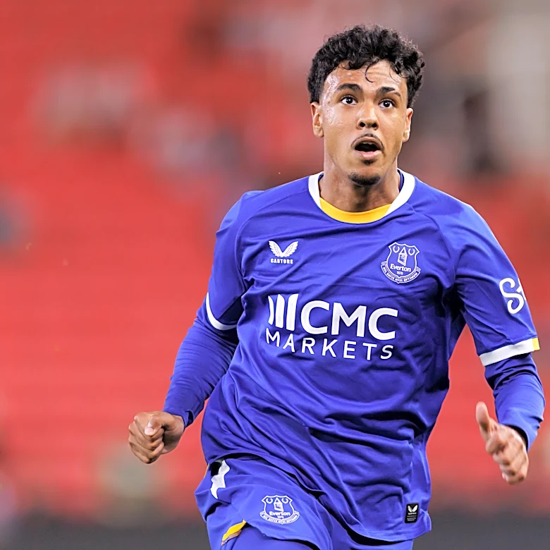 CONFIRMED: Everton send Adam Aznou to Malaga on loan