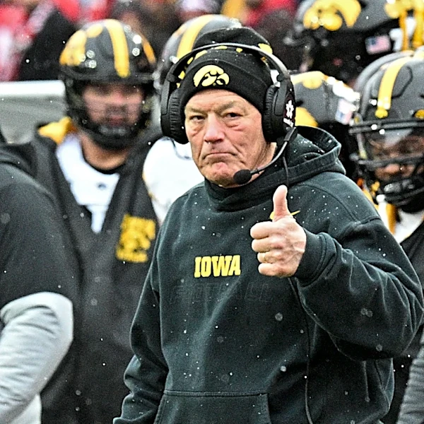 Iowa Football Depth Chart: Hawkeyes Dodge Naming Week 1 Starting QB