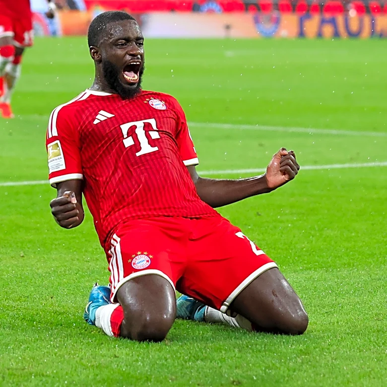 Bayern Munich boss hails center-back trio