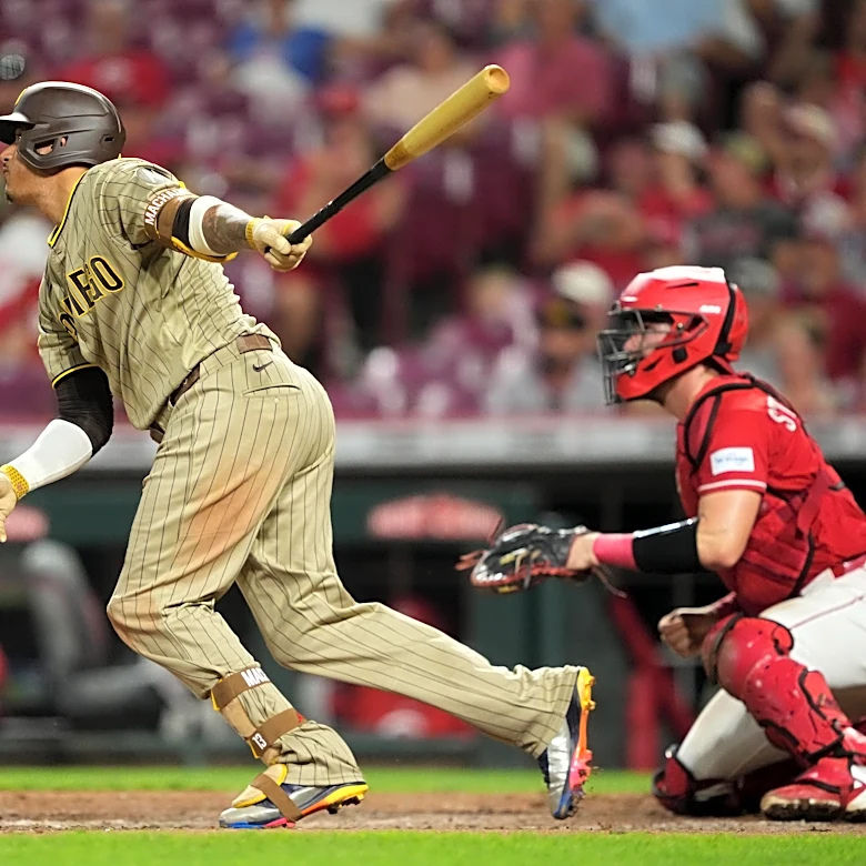 Padres get back in win column with commanding series opener