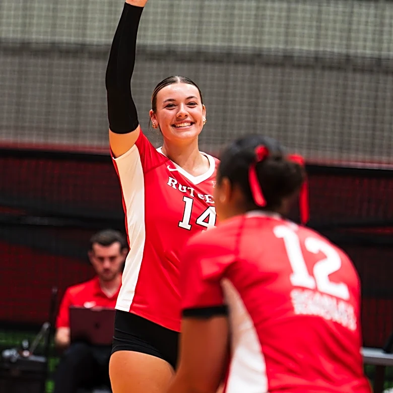 Volleyball Out-Hits Arkansas by 192 Points in a Dominant Sweep