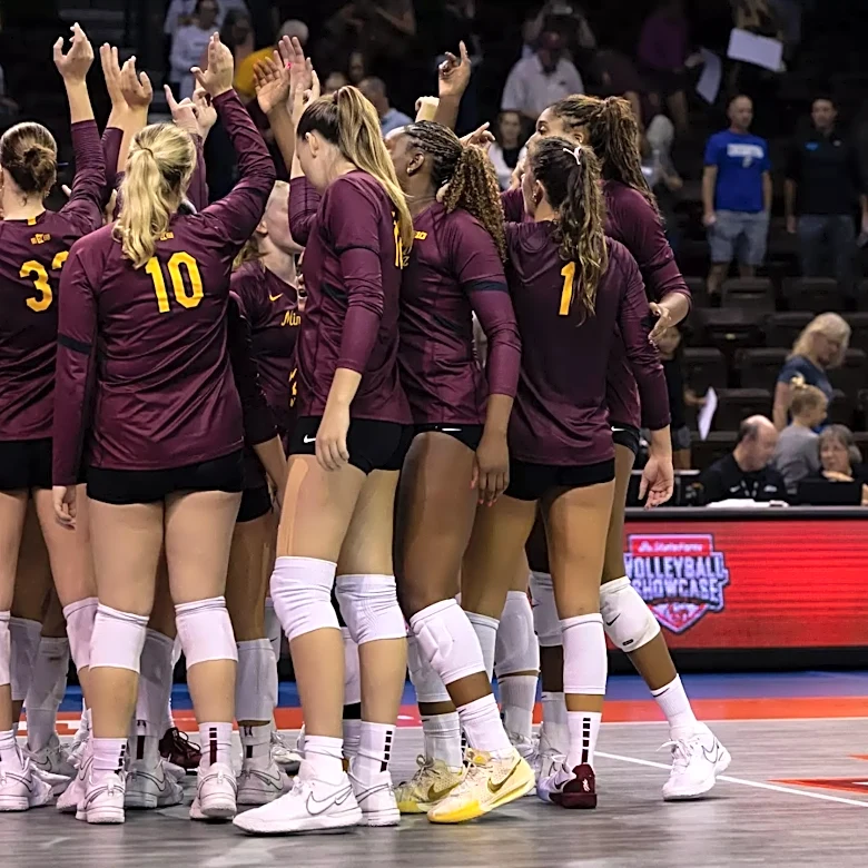 Gopher Volleyball Splits Opening Pair Against Ranked Opponents