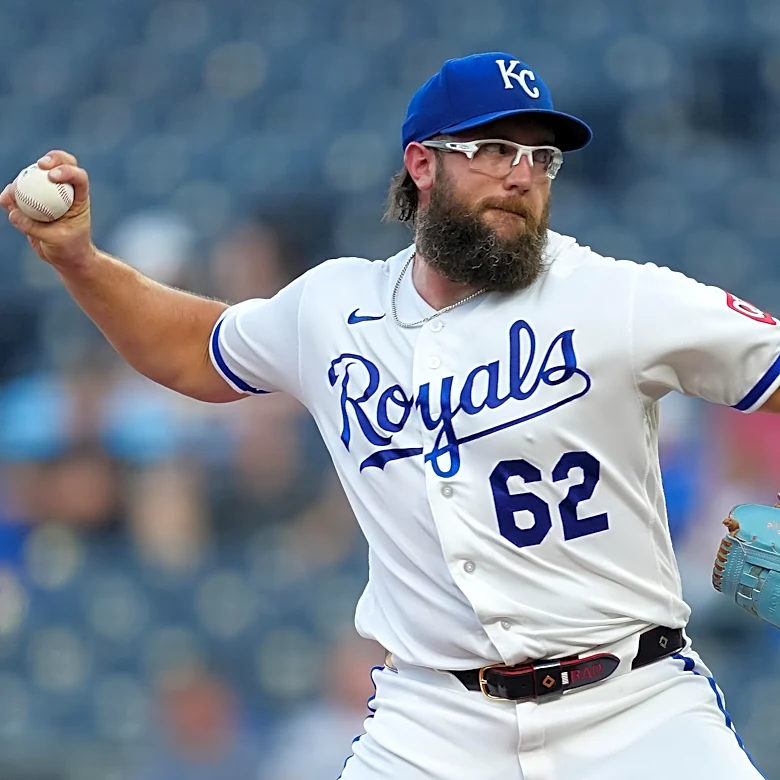 Randy Dobnak’s magic runs out, ironically during the Royals’ Harry Potter night
