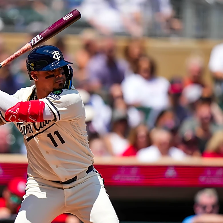 Cincinnati Reds sign veteran infielder Orlando Arcia to minor league deal