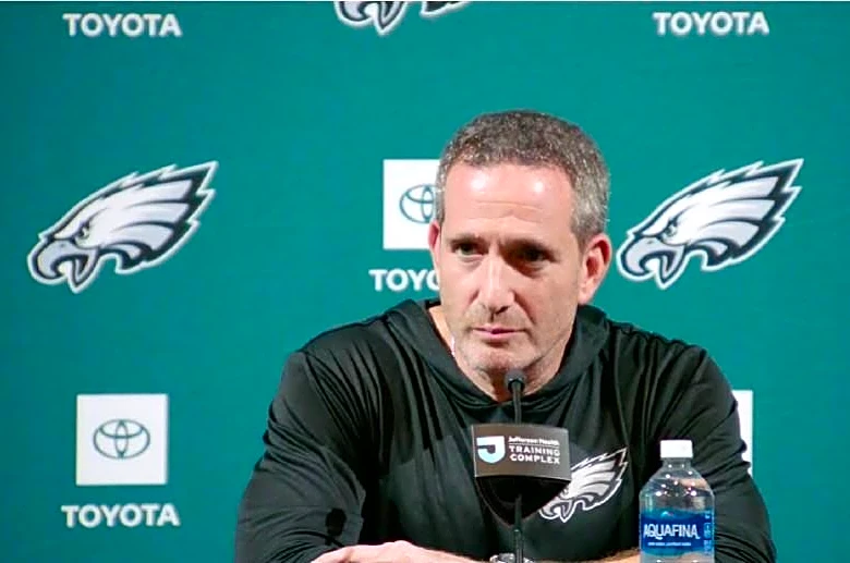 Howie Roseman explains why the Eagles kept 4 quarterbacks