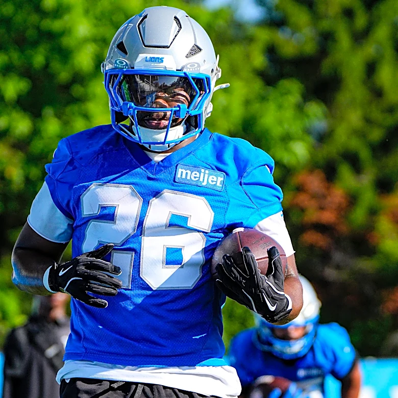 Detroit Lions open 2 roster spots by waiving pair of offensive players