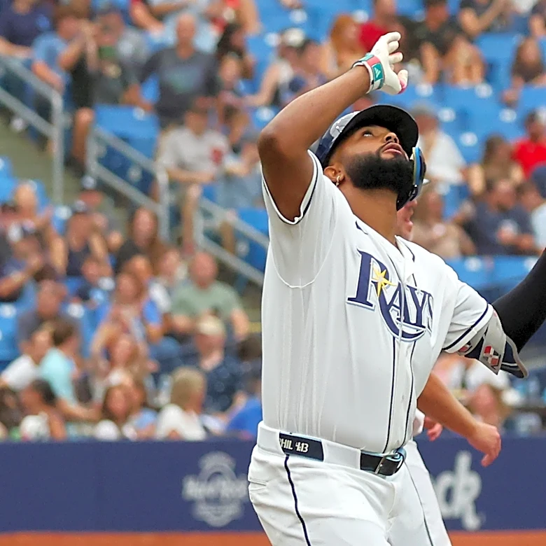 Game Thread: Junior’s race for the home run title!