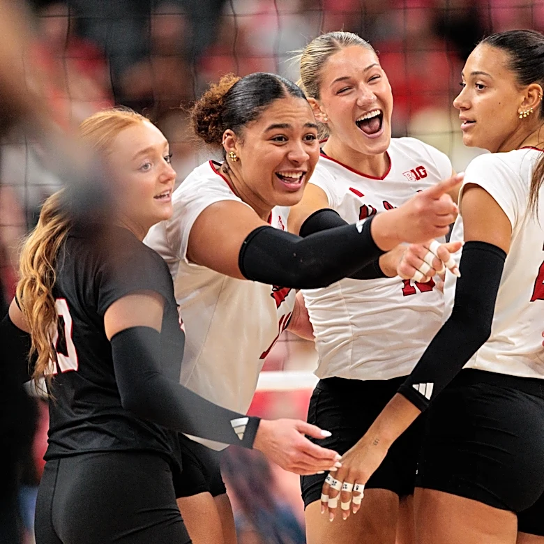 Husker Volleyball Makes Quick Work of SDSU in Sweep – #1 Nebraska 3 – SDSU 0